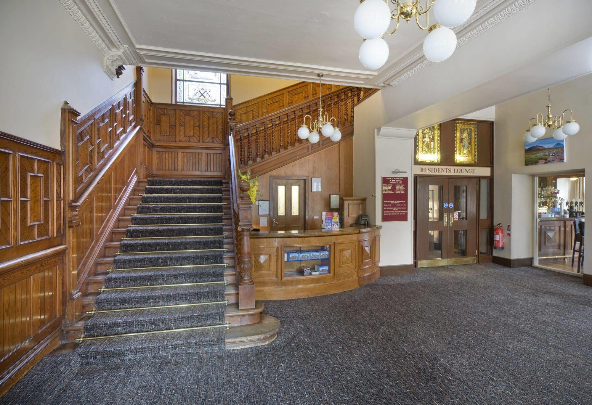 The Tarbet Hotel Exterior photo